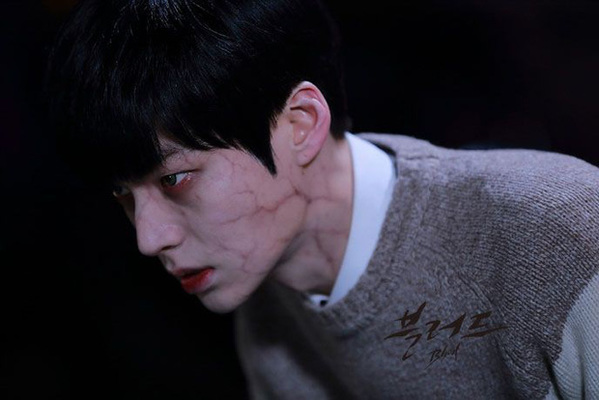 Nhìn lại Blood - bộ phim dở thảm họa đã se duyên cho cặp chị em Goo Hye Sun và Ahn Jae Hyun - Ảnh 4.