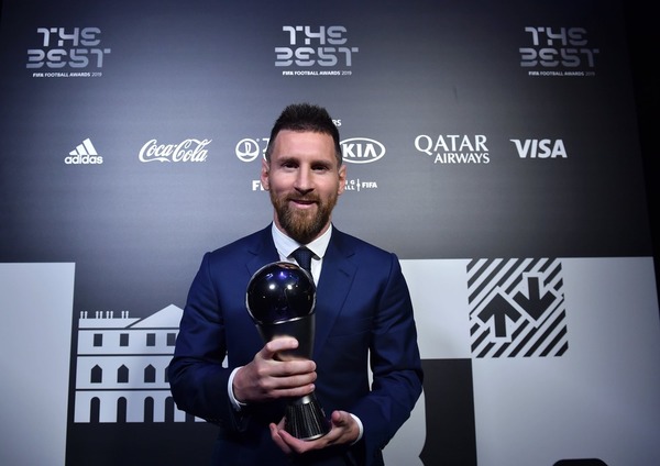  
Messi nhận giải thưởng cầu thủ Nam xuất sắc nhất 2019