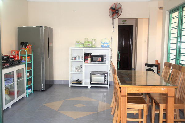  
Khu vực bếp và tủ lạnh sử dụng chung