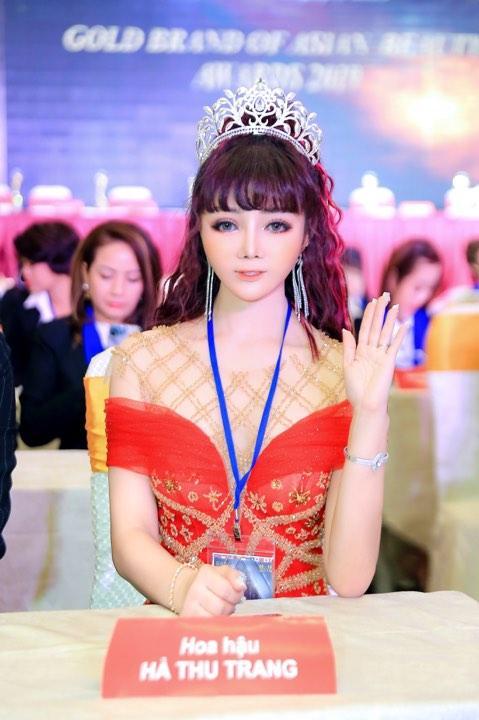  
Hoa hậu Hà Thu Trang sở hữu gần 120 cup cùng bằng khen danh giá