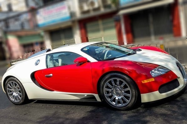  
Và Bugatti Veyron. (Ảnh: FB).