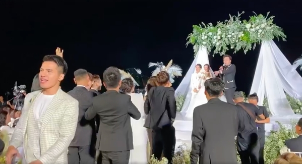 Ngô Thanh Vân hoang mang khi bị ép cầm hoa cưới của Đông Nhi ở hôn lễ - Tin sao Viet - Tin tuc sao Viet - Scandal sao Viet - Tin tuc cua Sao - Tin cua Sao