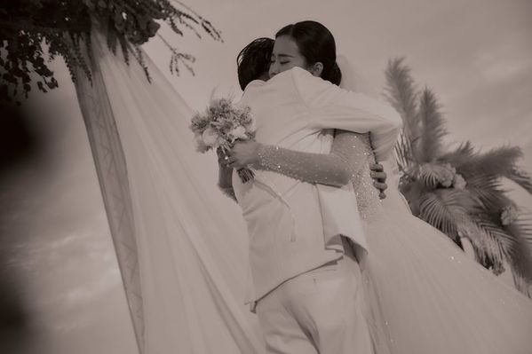Ngô Kiến Huy - Khổng Tú Quỳnh liên tục “tránh mặt” nhau ở đám cưới