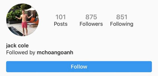  Instagram của chàng trai này được Hoàng Oanh theo dõi và tên cũng khớp với tấm thiệp