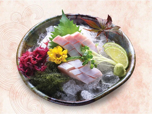  
Toro là phần bụng cá với lớp mỡ ngậy béo, được yêu thích hơn cả