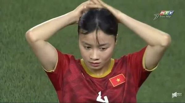 Hoàng Thị Loan là ai? Tiểu sử cầu thủ mang áo số 4 tuyển nữ Việt Nam