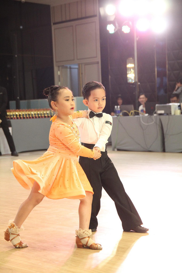Con trai Khánh Thi đoạt ngay 2 huy chương trong lần đầu thi dancesport - Tin sao Viet - Tin tuc sao Viet - Scandal sao Viet - Tin tuc cua Sao - Tin cua Sao