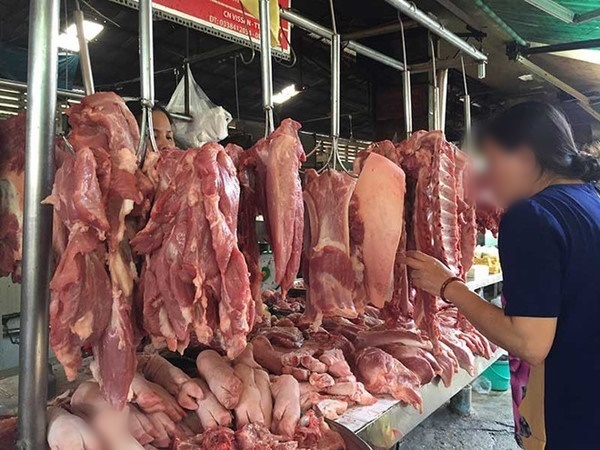      
Thịt heo đã chạm ngưỡng 100.000 đồng/kg (Ảnh: 24h)