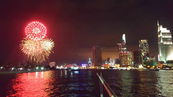 Ghim ngay 6 địa điểm ngắm pháo hoa đẹp nhất Sài Gòn dịp Tết Dương lịch 2020, lập hội đi countdown đón năm mới liền thôi! - Ảnh 5.
