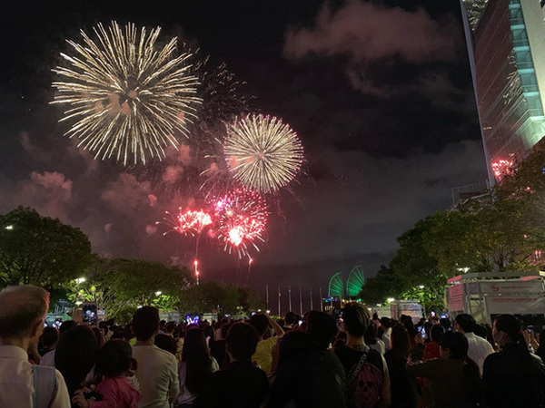 Ghim ngay 6 địa điểm ngắm pháo hoa đẹp nhất Sài Gòn dịp Tết Dương lịch 2020, lập hội đi countdown đón năm mới liền thôi! - Ảnh 9.