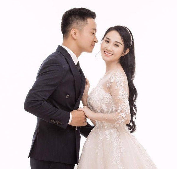  
Ngọc Quyên bất ngờ đăng ảnh cưới cùng bạn trai mới.