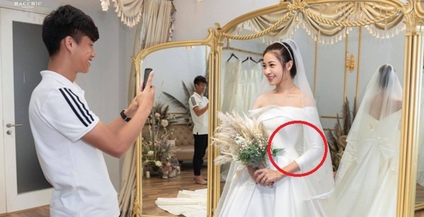  
Nhiều fan hâm mộ nhanh chóng phát hiện sự bất thường ở phần váy ở vòng eo của cô dâu! (Ảnh: HACCHIC)