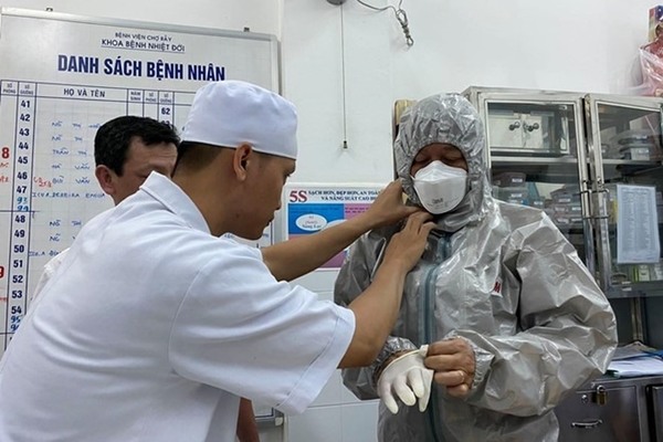  
5 bệnh nhân trước đó nhập viện cách ly tại Đà Nẵng đã được trở về nhà sau khi có kết quả âm tính với virus Corona (Ảnh minh họa: Lao Động)