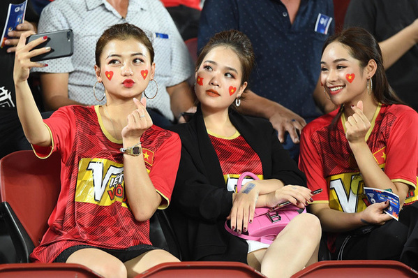  
Bạn gái tin đồn Quang Hải có mặt tại Thái Lan cổ vũ U23 Việt Nam tại VCK U23 châu Á hồi tháng 1/2020 