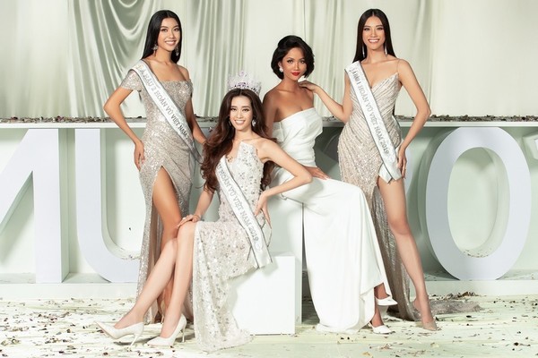  
Khoảnh khắc Top 5 Miss Universe đọ sắc cùng dàn "tân binh" đầy nhiệt huyết. 