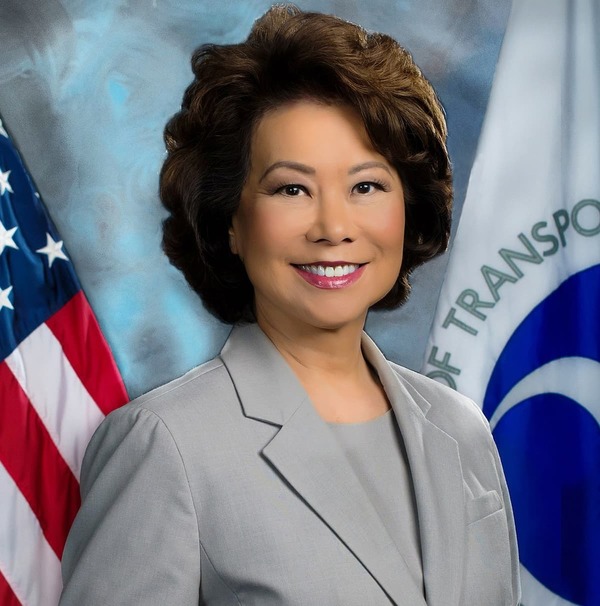  
Bà Triệu Tiểu Lan hiện tại là Bộ Trưởng Bộ Giao Thông Vận Tải Hoa Kỳ dưới thời của Tổng Thống Donald Trump. (Ảnh: CNN)