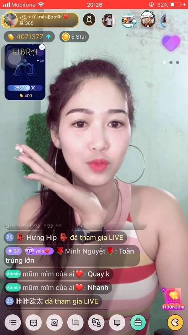  
Chị Nguyễn Thị Bích đang livestream trên Bigo Live