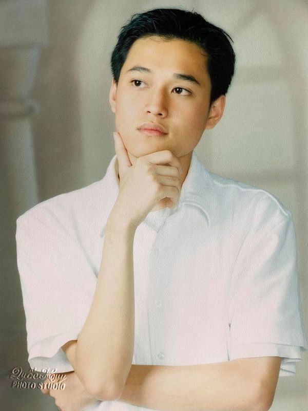  
Bức ảnh năm 18 tuổi mà Quang Vinh chia sẻ trên trang cá nhân.