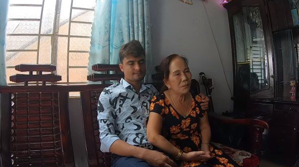 Cô dâu 62 tuổi cùng chồng trẻ lặn lội vào Đồng Nai gặp cô dâu 65 tuổi, giãi bày cách vượt dư luận và bí quyết giữ hạnh phúc - Ảnh 6.