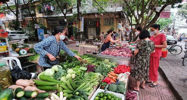  
Các sạp bán thịt tại một khu chợ dân sinh ở Hà Nội (Ảnh: Hanoimoi)