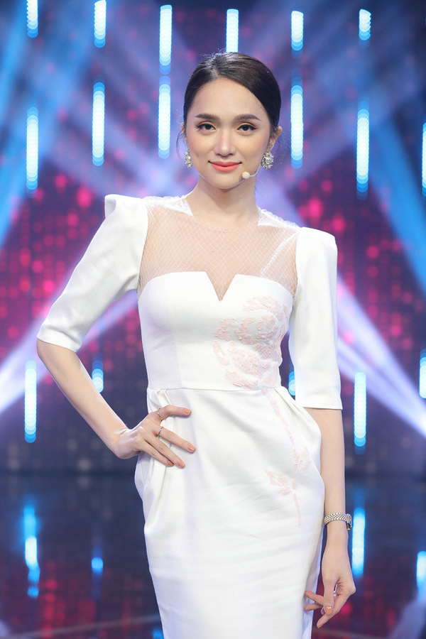 Hoa hậu Hương Giang là mỹ nhân chuộng váy ôm sát nhất Vbiz  Báo Phụ Nữ