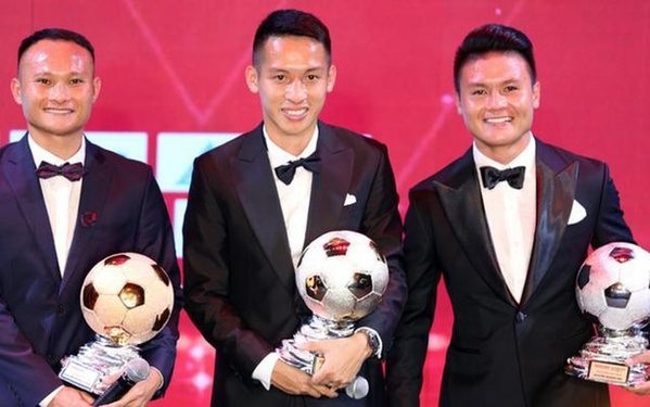  
Nguyễn Trọng Hoàng, Đỗ Hùng Dũng, Nguyễn Quang Hải trong lễ trao giải Quả bóng vàng năm 2019