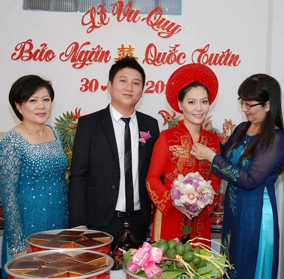  
Hình ảnh 2 vợ chồng trong đám cưới - Ảnh: FBNV - Tin sao Viet - Tin tuc sao Viet - Scandal sao Viet - Tin tuc cua Sao - Tin cua Sao