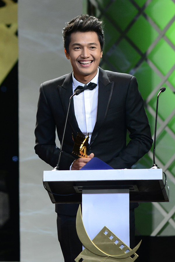  
Quang Tuấn nhận giải Nam diễn viên chính xuất sắc nhất năm 2013 - Tin sao Viet - Tin tuc sao Viet - Scandal sao Viet - Tin tuc cua Sao - Tin cua Sao