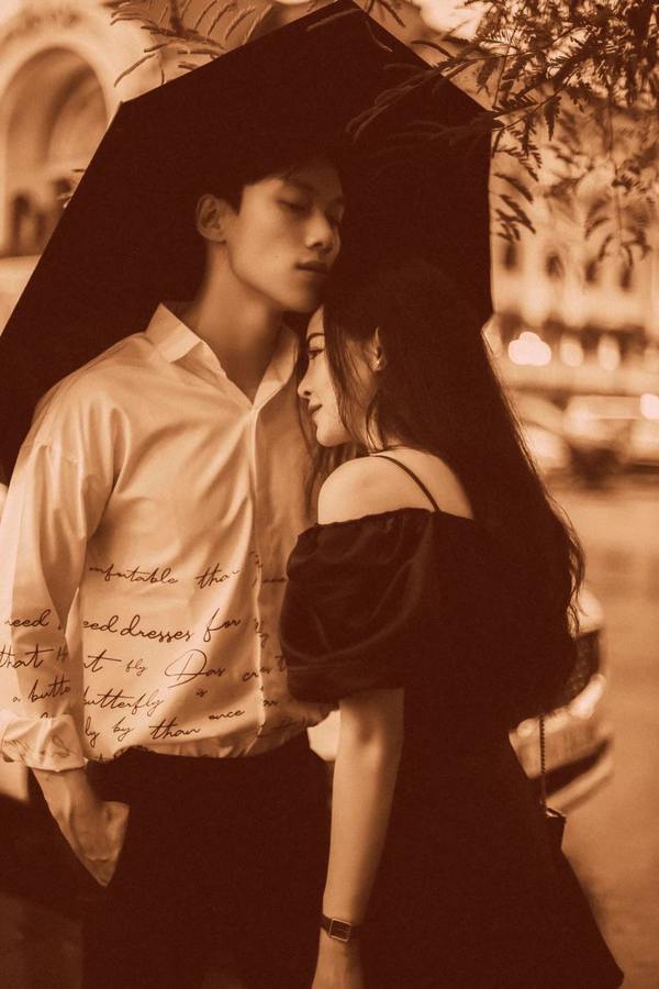  
Alan Phạm - Vũ Thanh Quỳnh là cặp đôi đầu tiên có nhiều ảnh tình tứ nhất trên MXH (Ảnh: FBNV)