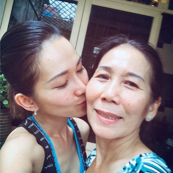  
Kim Hiền và mẹ (Ảnh: FBNV) - Tin sao Viet - Tin tuc sao Viet - Scandal sao Viet - Tin tuc cua Sao - Tin cua Sao