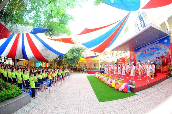Trường Tiểu học Ngọc Thụy tưng bừng khai giảng năm học mới 2018