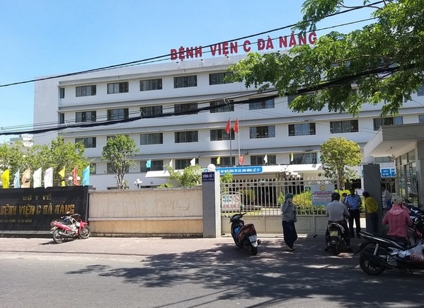  
Lực lượng chức năng phong tỏa Bệnh viện C Đà Nẵng (Ảnh: Zing)