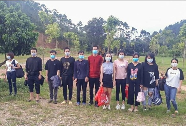          
Nhóm 11 người nhập cảnh trái phép vào Việt Nam bị phát hiện ngày 17/7 (Ảnh: Tiền Phong)