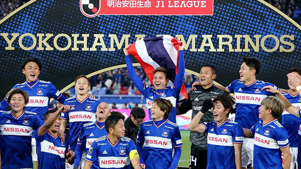 Bunmathan khiến người Thái Lan rất tự hào vì làm nên lịch sử cho người Thái ở sân chơi J League. Ảnh: Yokoham F Marinos