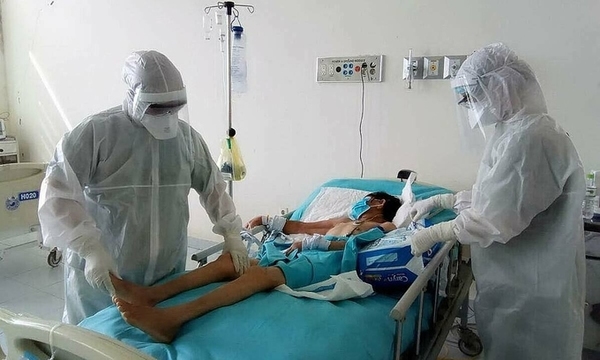        
Bệnh nhân nhiễm Covid-19 được điều trị tại Bệnh viện Đa khoa Trung ương tỉnh Quảng Nam. (Ảnh: Thanh Niên)