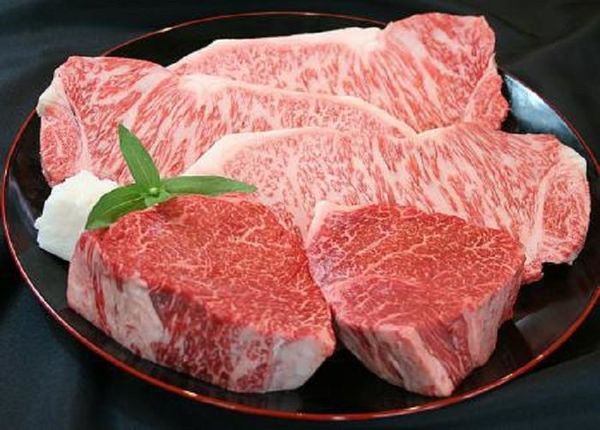  
Bò wagyu - một trong những loại thịt bò đắt đỏ hàng đầu thế giới (Ảnh: Pinterest).