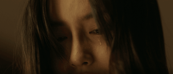 
Cảnh khóc không còn quá lố, thể hiện được nỗi đau của nhân vật (Ảnh Weibo)