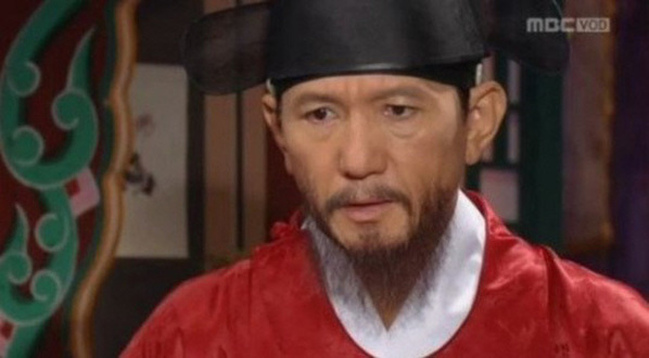  
Nam diễn viên Shin Kuk trong phim Thần Y Hur Jun. (Ảnh chụp màn hình).