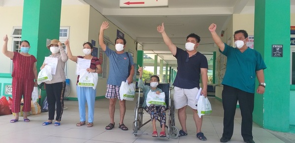 Đà Nẵng: Thêm 11 bệnh nhân mắc Covid-19 ra viện - 1