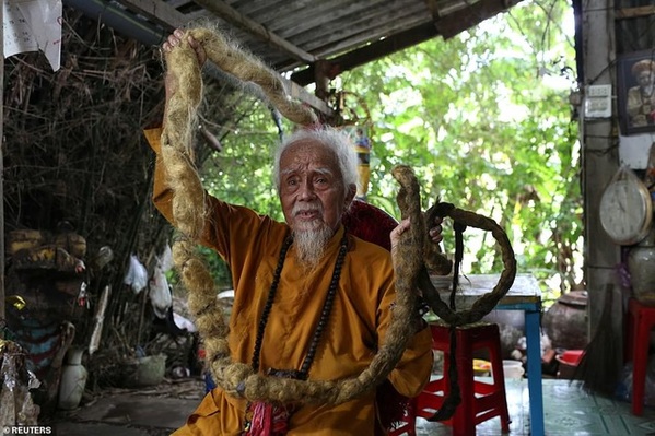 Báo Anh viết về cụ ông 92 tuổi người Việt không cắt tóc suốt 80 năm qua - 4