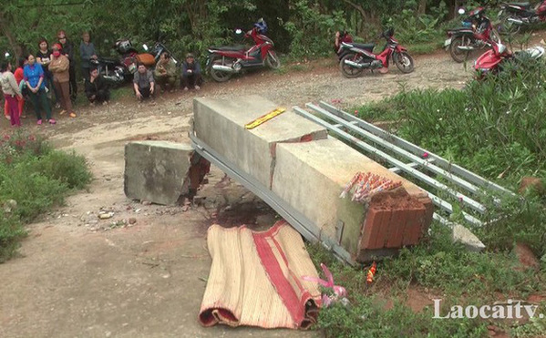 Lào Cai: Sập cổng trường mầm non, 3 cháu bé tử vong