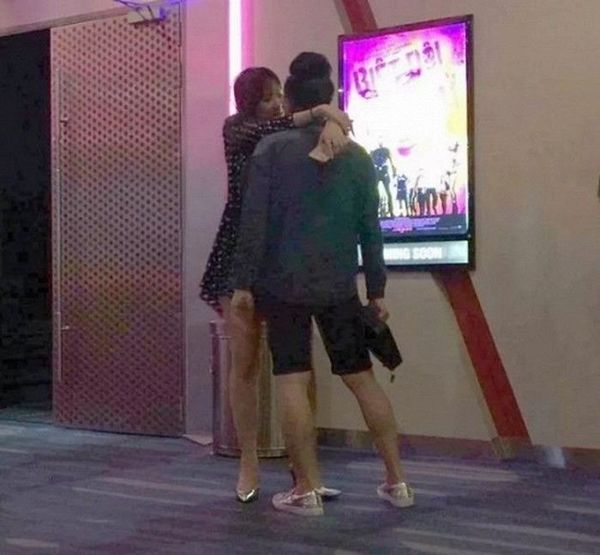 Bestie Các cặp đôi sao Việt hôn nhau giữa chốn đông người khiến fan đỏ mặt