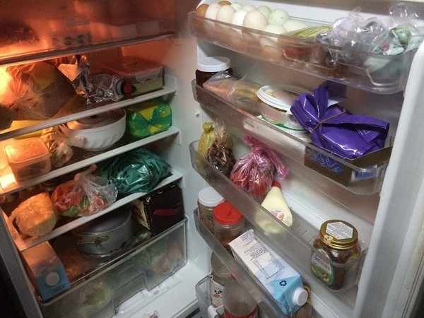  
Sắp xếp tủ lạnh sao cho ngăn nắp là cả một nghệ thuật. (Ảnh: Đ.M.X)