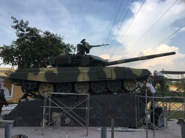 Hoanh trang tuong dai xe tang T-90S mung ngay thanh lap Binh chung Tang-Thiet giap-Hinh-7