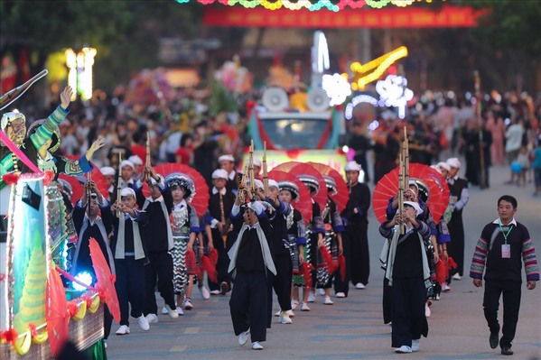 Tối 20.9, tại Thị xã Nghĩa Lộ, tỉnh Yên Bái tổ chức khai mạc lễ hội văn hóa, du lịch Mường Lò và khám phá Danh thắng Quốc gia Ruộng bậc thang Mù Cang Chải năm 2019.