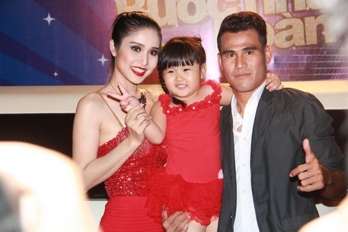  
Thảo Trang cùng Thanh Bình có một bé gái trước khi ly hôn. (Ảnh: FBNV)