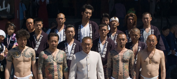 Một nhóm Yakuza nổi bật trên đường phố trong lễ hội mùa Xuân - Ảnh minh họa