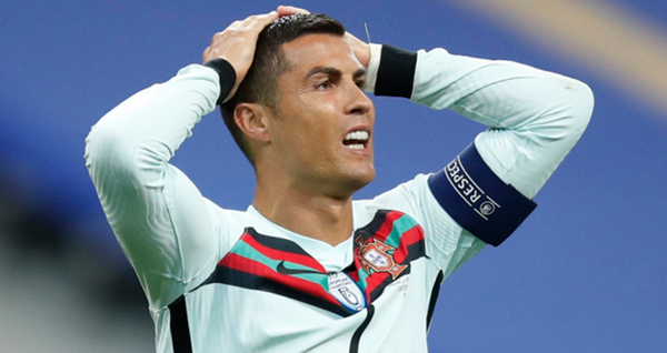 Ronaldo dính Covid-19, Ronaldo phá vỡ quy định cách ly, Juventus, Ronaldo, CR7, Covid19, Ronaldo bay bằng chuyên cơ, Ronaldo bị cách ly, bong da, Cúp C1, Ronaldo vs Messi