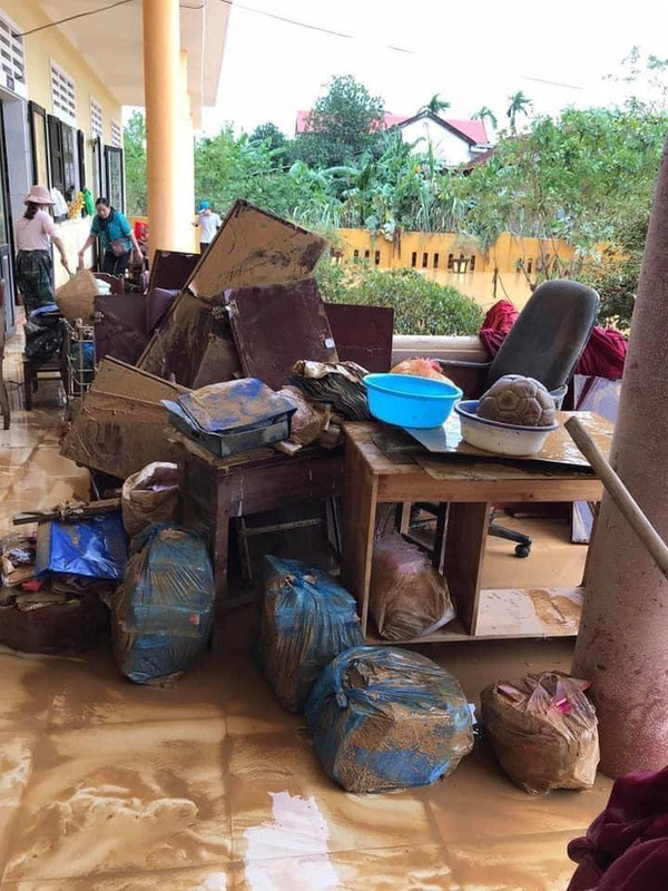  
Khung cảnh một trường học ở Quảng Trị tan hoang sau bão. (Ảnh: T.L.T.) 