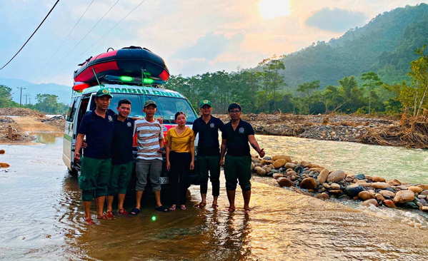8X miền Tây bán xe mua xuồng cứu dân và chuyến đi 'thót tim' ở Quảng Trị